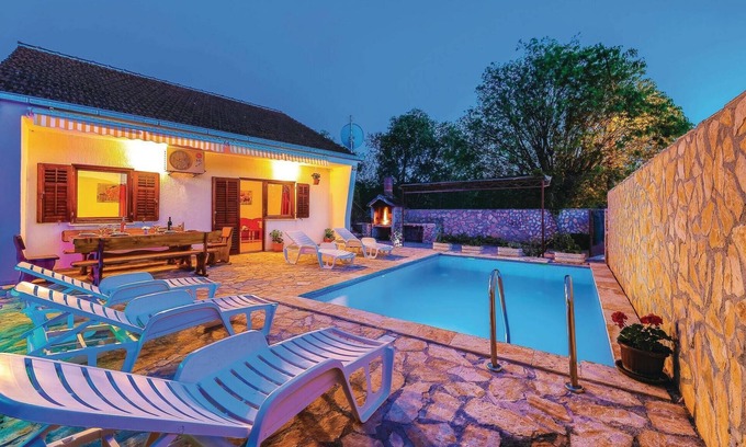 Primorski Dolac House | Cozy home in Primorski Dolac with WiFi