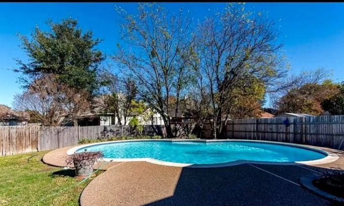 Southeast Arlington House | Cozy Home in S. Arlington, 20min to ATT Std/6 Flag
