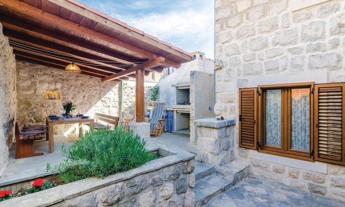Slano House | Cozy home in Slano with WiFi