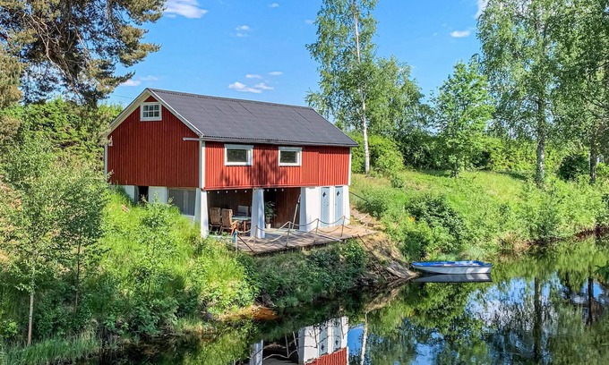 Overbyn House | Cozy home in Torsby with house sea view