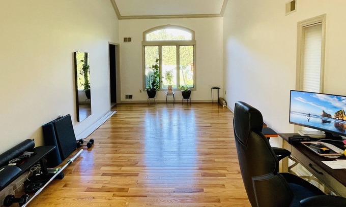 Belle Mead House | Cozy Home in Prime Location