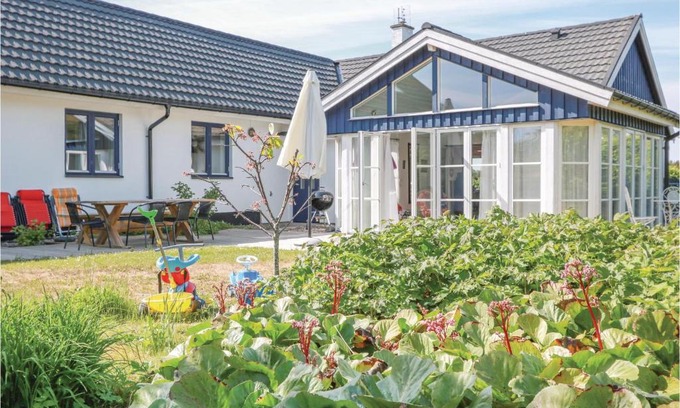 Svarte House | Cozy Home In Ystad With Kitchen