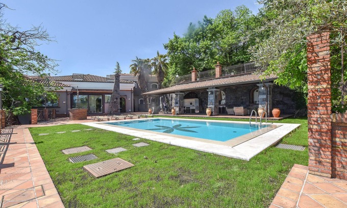 Zafferana Etnea House | Cozy home in Zafferana Etnea with WiFi
