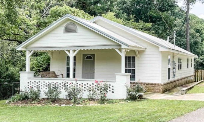 Sand Ridge House | Cozy home just minutes from Golf, UAB, Wedding Venues