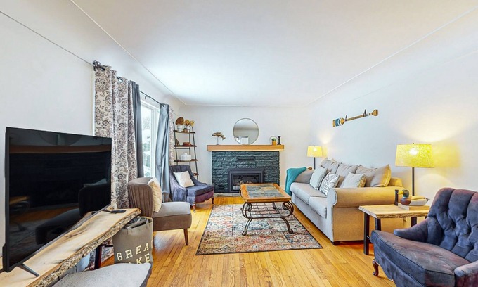 Lake Leelanau House | Cozy Home Located near Lakes & Trails, large backyard, eV charger & WIFI