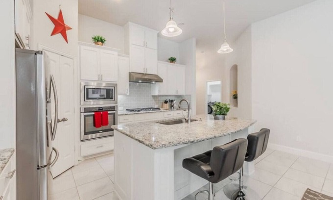 The Colony House | Cozy Home Luxury Corporate Housing