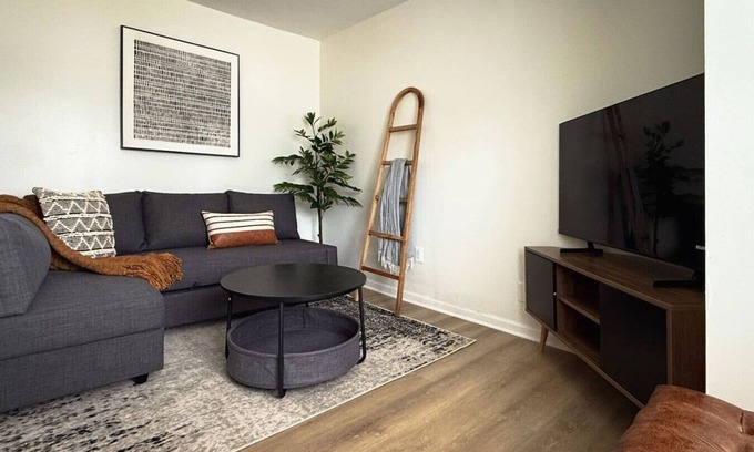 Taylor House | Cozy home minutes from DTW Airport