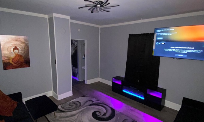 Peoria House | Cozy home N Peoria located close to the hospitals and downtown with AC, WiFi