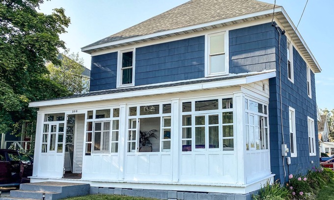 Marquette House | Cozy home near campus
