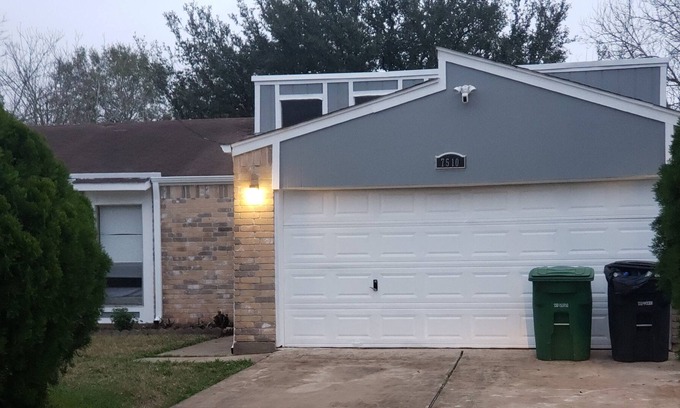 Missouri City House | Cozy home Near NRG, Med Center, Downtown and GRB
