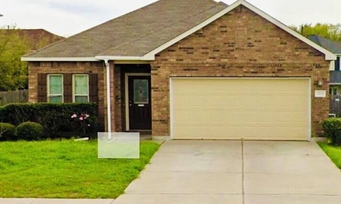 Hutto House | Cozy home, near Samsung,Dell Diamond and shopping centers.