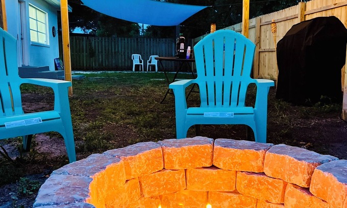 Clearwater House | Cozy Home Near the Beach + Games & Fast WiFi