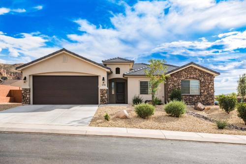 La Verkin House | Cozy Home Near Zion With Fire Pit & Patio Dining