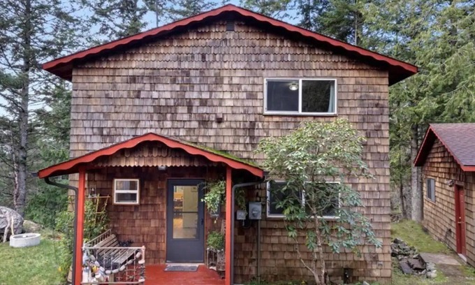 Rosario House | Cozy Home Nestled in the Trees