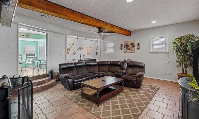 North Richland Hills House | Cozy Home - North Richland Hills