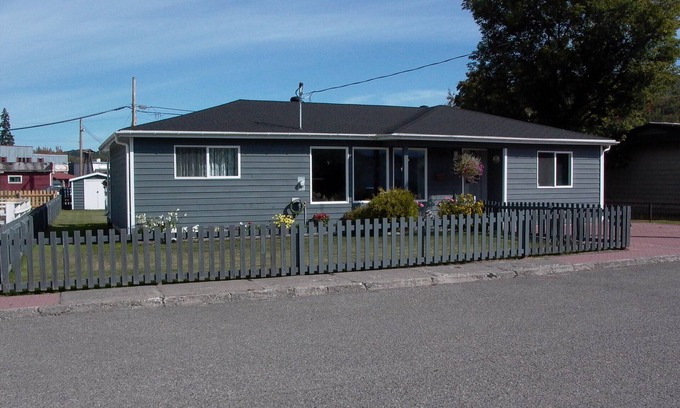 Hazelton House | Cozy home on Clifford Street Old Hazelton