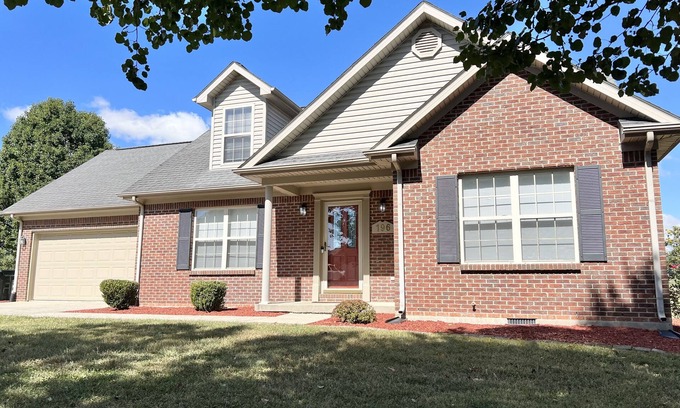 Richmond House | Cozy Home on Golf Course - 6 miles from I-75, Free WiFi