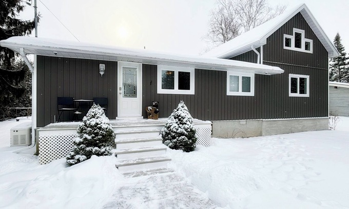 Fenelon Falls House | Cozy Home on Sturgeon Lake with Hot Tub
