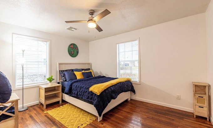 Turner Park House | Cozy Home Perfect for Groups!