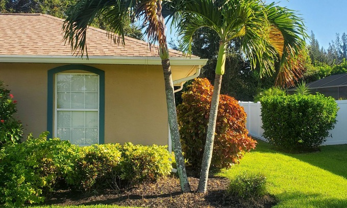 Trafalgar House | Cozy home quiet area, short drive to the beach. Perfect for traveling nurse