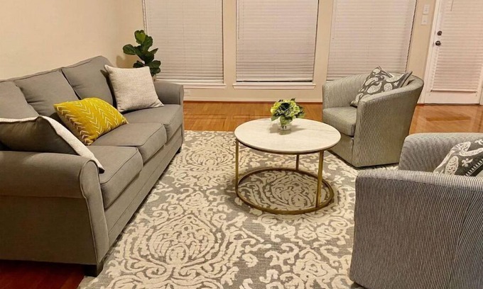 Clodine House | Cozy Home, Quiet Neighborhood, Close to Sugarland, only 23 minutes to Downtown