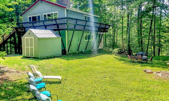 Waitsfield House | Cozy home tucked away in the mountains with hot tub and fire pit