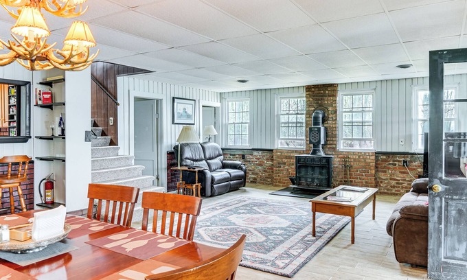 Fulton House | Cozy Home w/Yard: Steps to Mississippi River