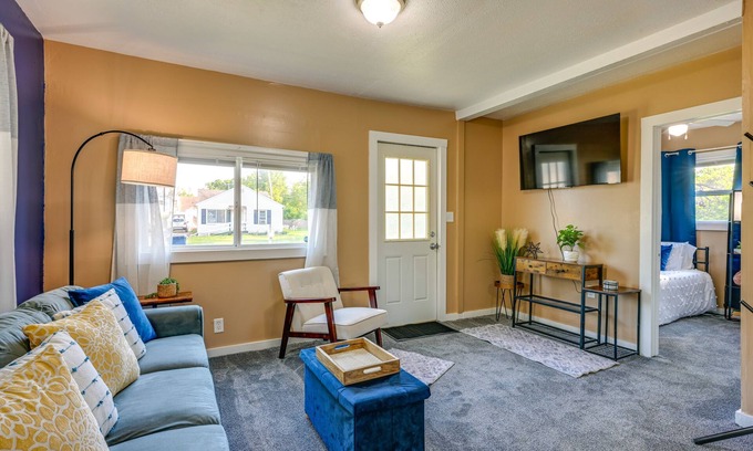 Saginaw House | Cozy Home w/Backyard ~ 3 Mi to Downtown Saginaw!