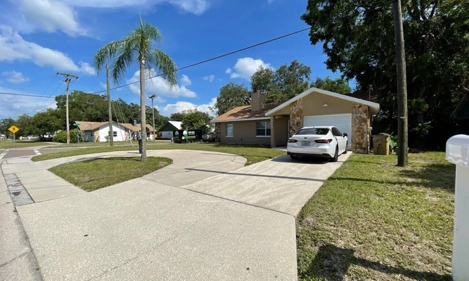 Temple Terrace House | Cozy home w/open floor plan - easy access to beaches, parks, and Bucs Stadium