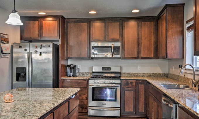 Medford House | Cozy Home w/Yard ~ 3 Mi to Downtown Medford!