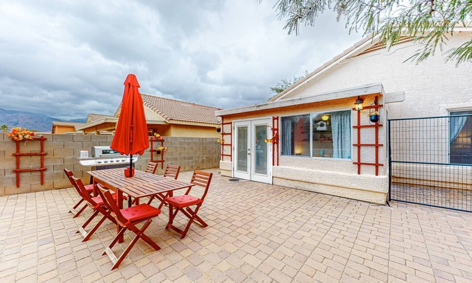 Rancho Vistoso House | Cozy home with beautiful enclosed backyard, firepit, patio, grill, mtn views