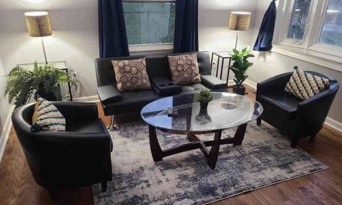 Westland House | Cozy Home with Bonefire: 30 mins from Detroit/AA