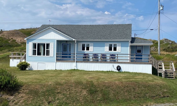 Twillingate House | Cozy home with ocean view and beach access