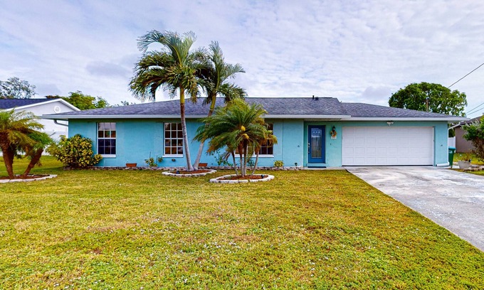 Cape Coral House | Cozy home with private pool. internet, & washer and dryer