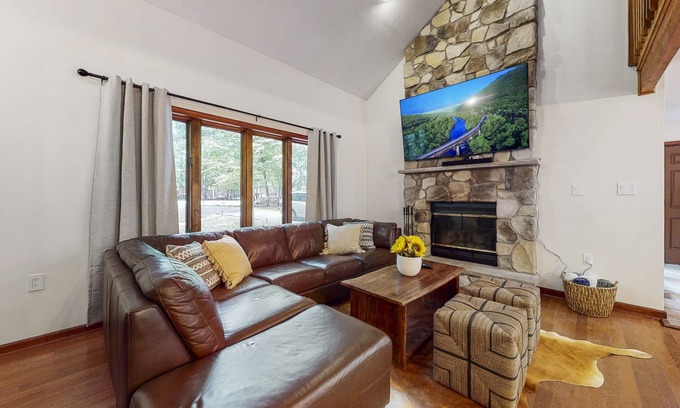 East Stroudsburg House | Cozy Home with Theater Room and Hot Tub