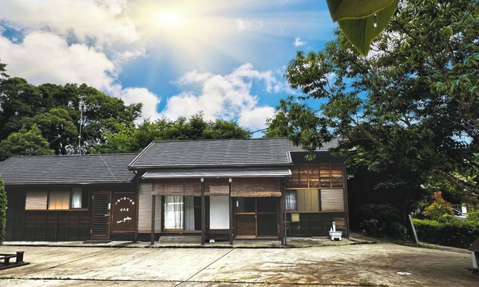 Ichihara House | Cozy Home with Whiskey Decor Free WiFi Netflix/Ichihara City Chiba