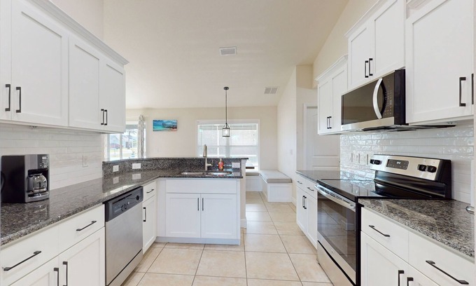 Long Meadow House | Cozy home with yard, near attractions, washer & dryer, & WIFI