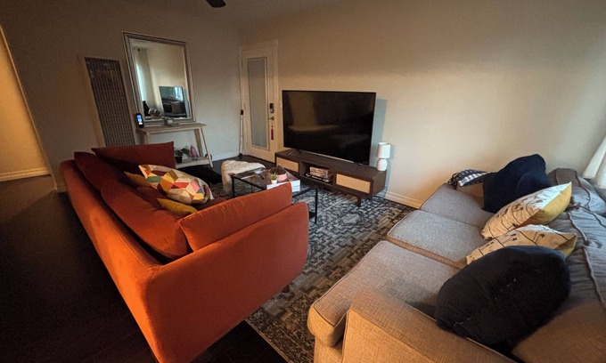 Silver Lake House | Cozy Home: Your Perfect Silverlake Base 2Bed 1 Bath w/Patio