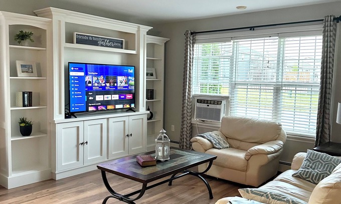 Charlottetown House | Cozy & hospitality house