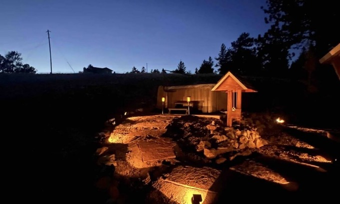 Florissant Cabin | Cozy Hot Tub Cabin