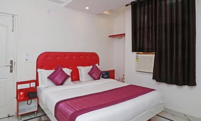 Paharganj House | Cozy hotel Leo Continental in New Delhi with AC Room