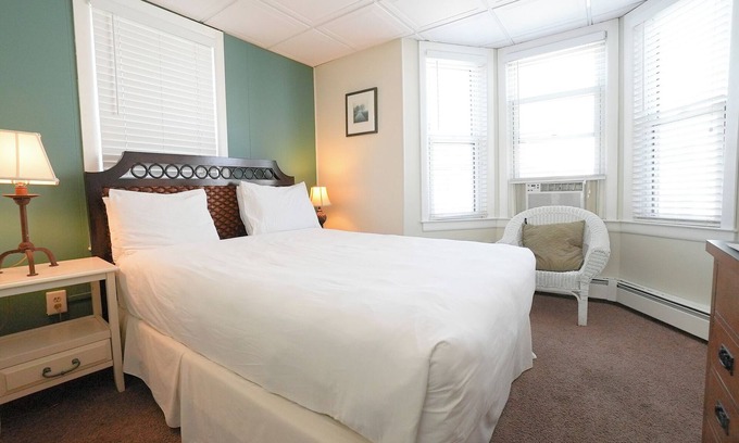 Ventnor City Hotel | Cozy Hotel Room 250 feet from the boardwalk and beach.