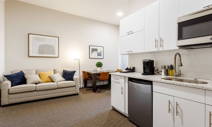 Mile End House | Cozy Hotel Suite Ideal for 4 (Phase 1 - 102)