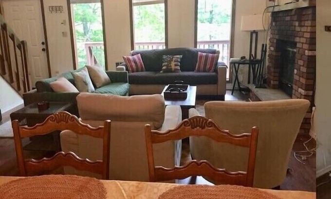 Bushkill House | Cozy house 15 mins to Shawnee Ski Mountain.
