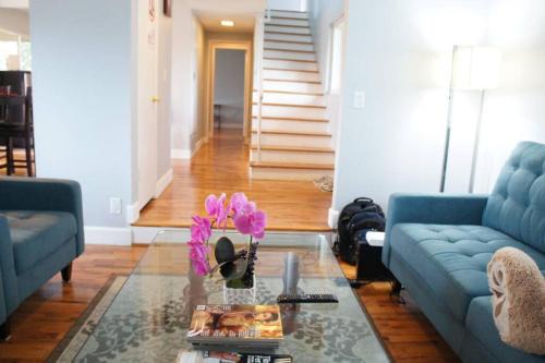 Southwest Anaheim House | Cozy House Disneyland Neighbor