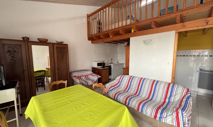 Saint-Mathurin Apartment | "Cozy House in Heart of Saint-Mathurin, Near Shops, 9km from Beach, Sleeps 2"