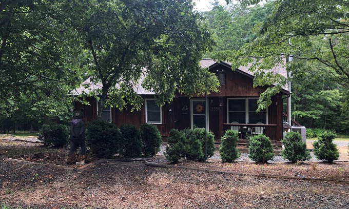 Pittsville House | Cozy house in private Leesville Lake community
