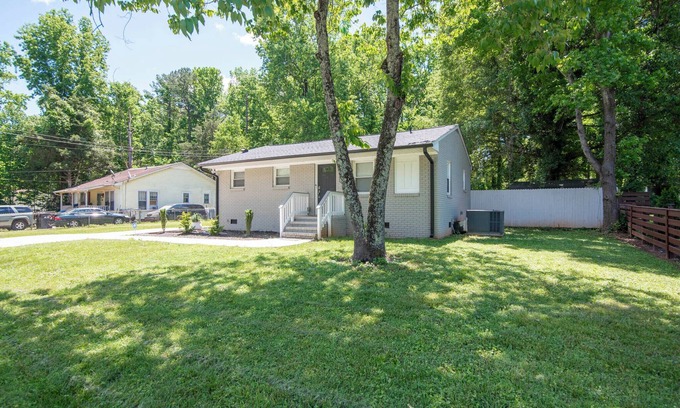 Charlotte House | Cozy house just 10 minutes from downtown charlotte