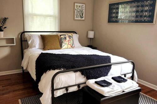 Cleveland Apartment | Cozy house near Lake Erie, 10 minutes to Downtown.
