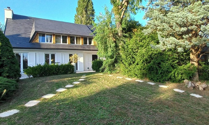 Lamorlaye House | Cozy house near Paris. haven of peace, mature garden, terrace lounge, spa